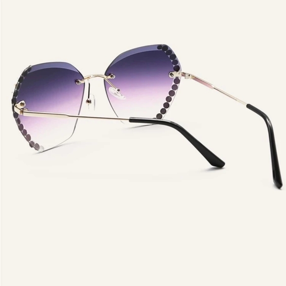 BOUTIQUE 🍏 Purple Gradient Rimless Sunglasses w/ Rhinestones - Picture 4 of 9